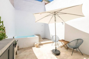 Traditional house: private pool and sunny terrace